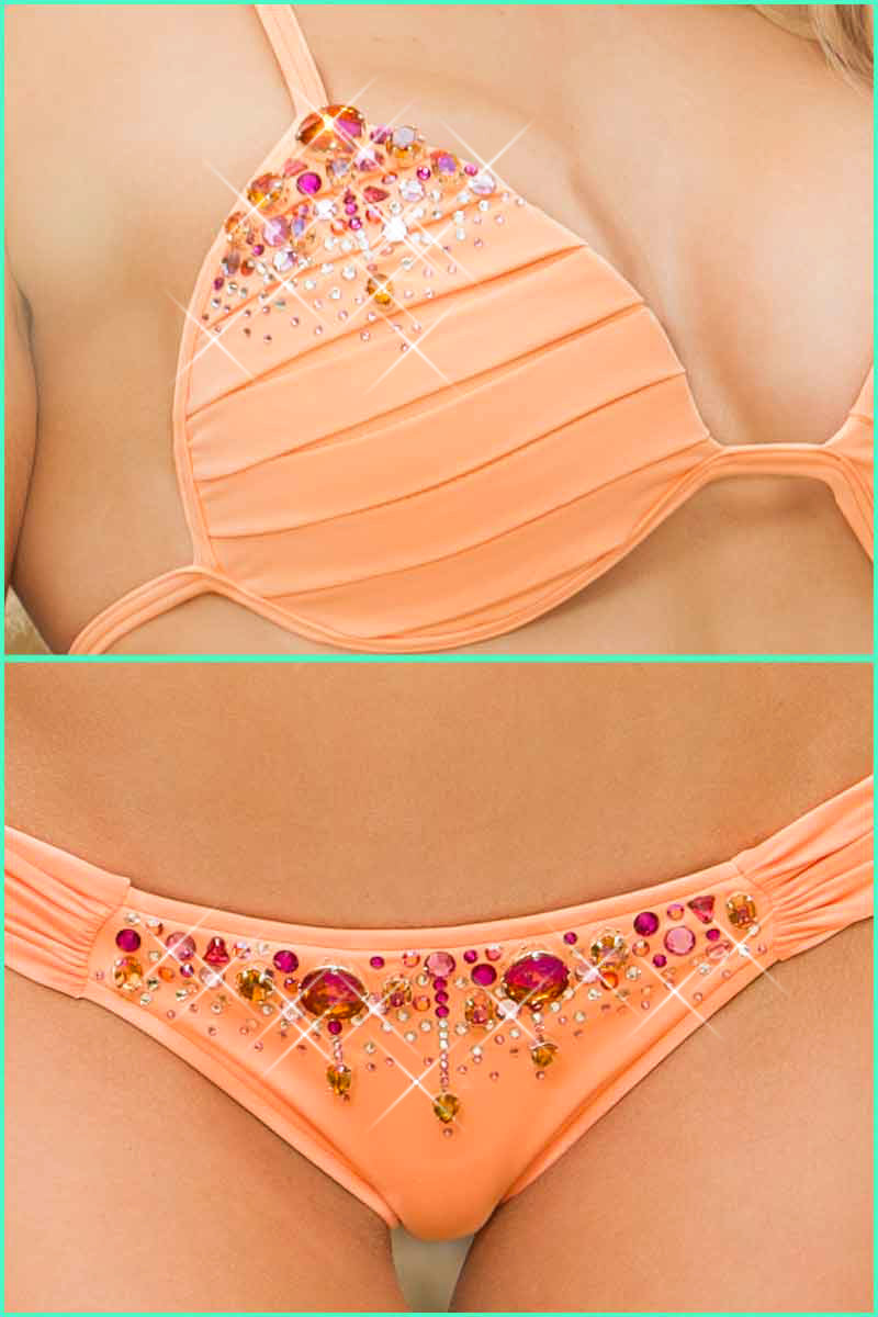 Morena Rosa Mango tango close up Bikini